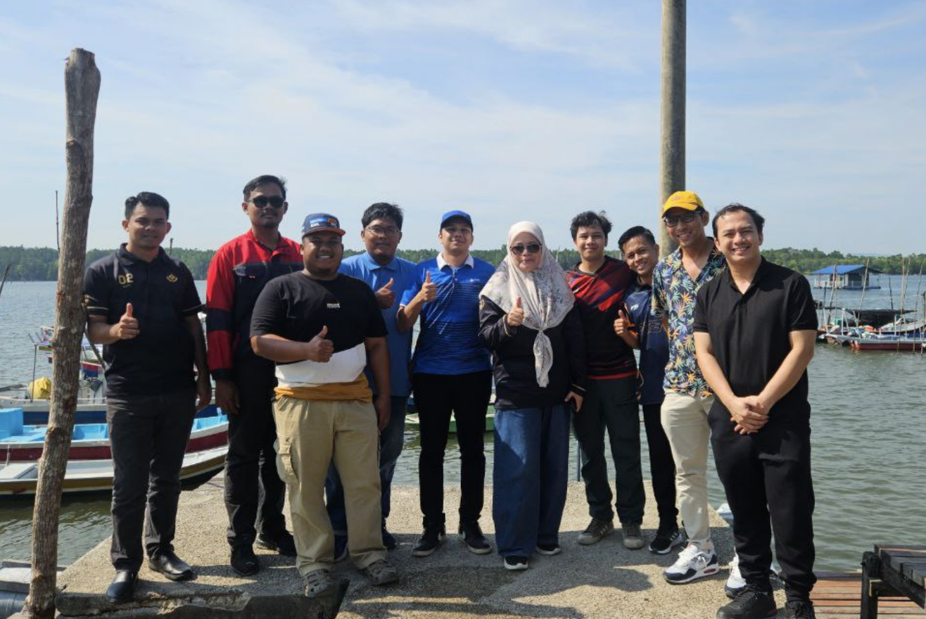 Oyster Bois team at the farm
